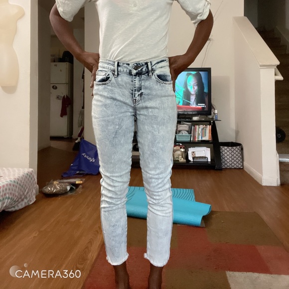 Guess Jeans - Picture 5 of 10